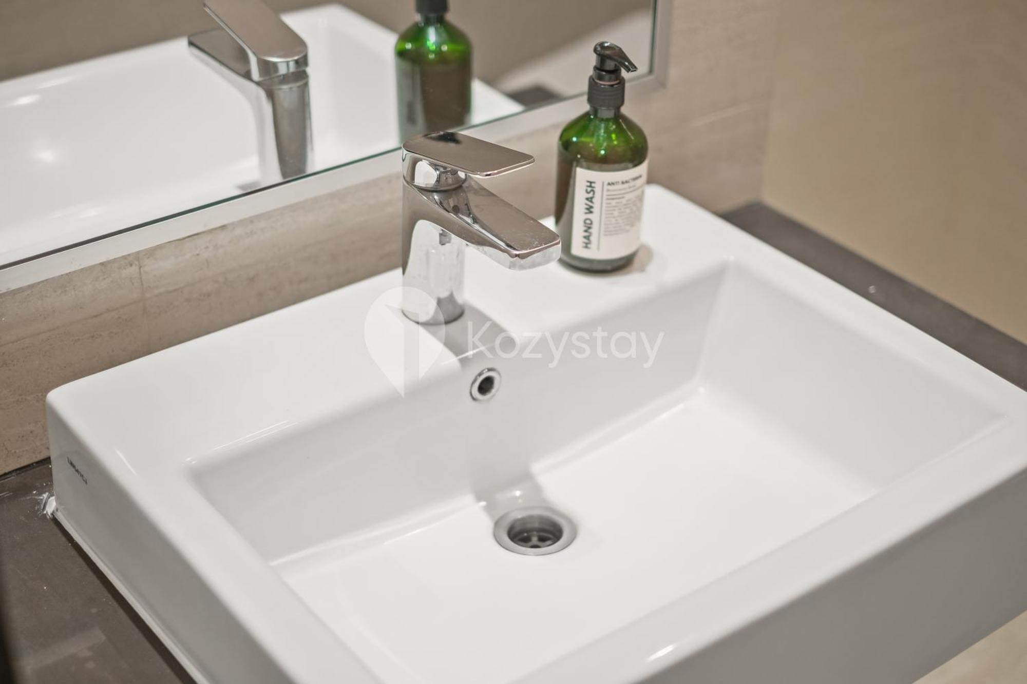 Meadow By Kozystay - Newly Renovated - Kebon Jeruk Jakarta Kültér fotó